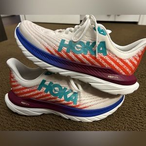 Women’s Hoka Mach 5 Running shoes size 9- like new only work indoors